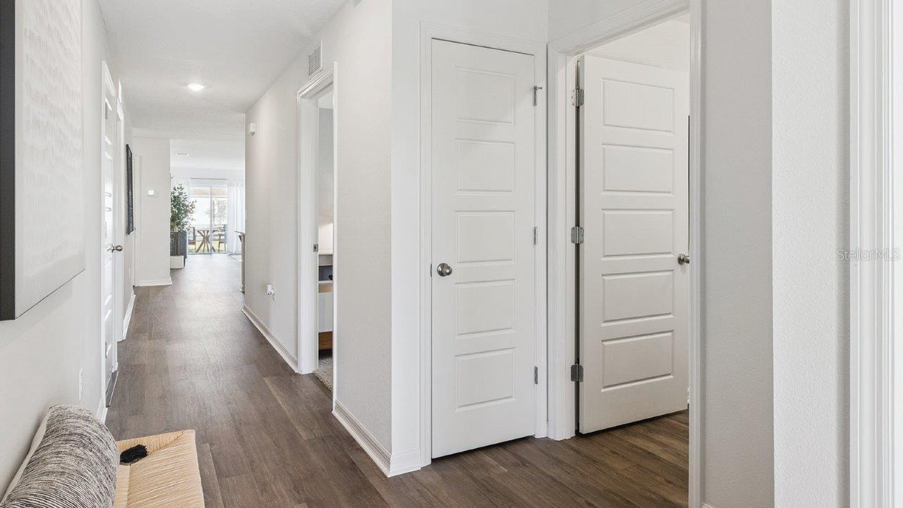 1126 Ambers Wave Ct Property Photo 3