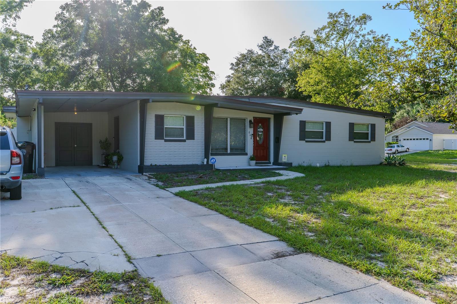 648 N LAKE AVE