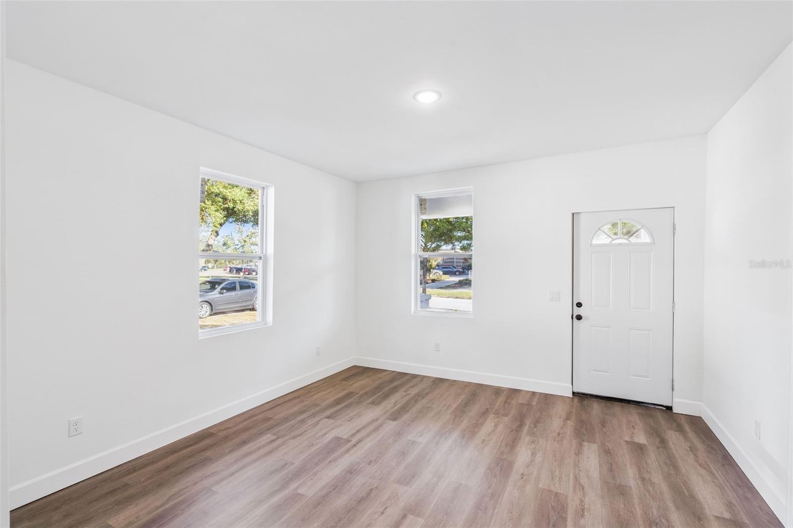 248 E Magnolia St Property Photo 5