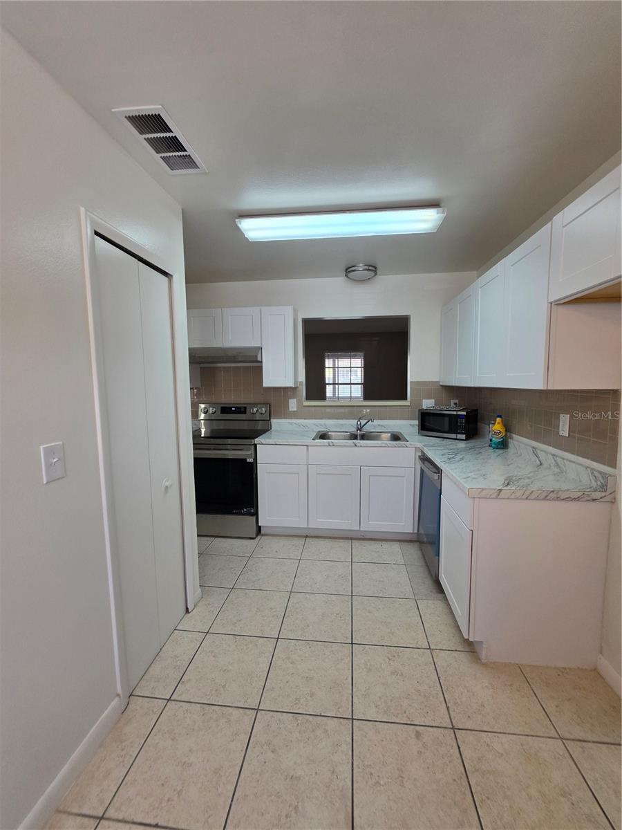 11038 Regency Commons Ct Property Photo 13