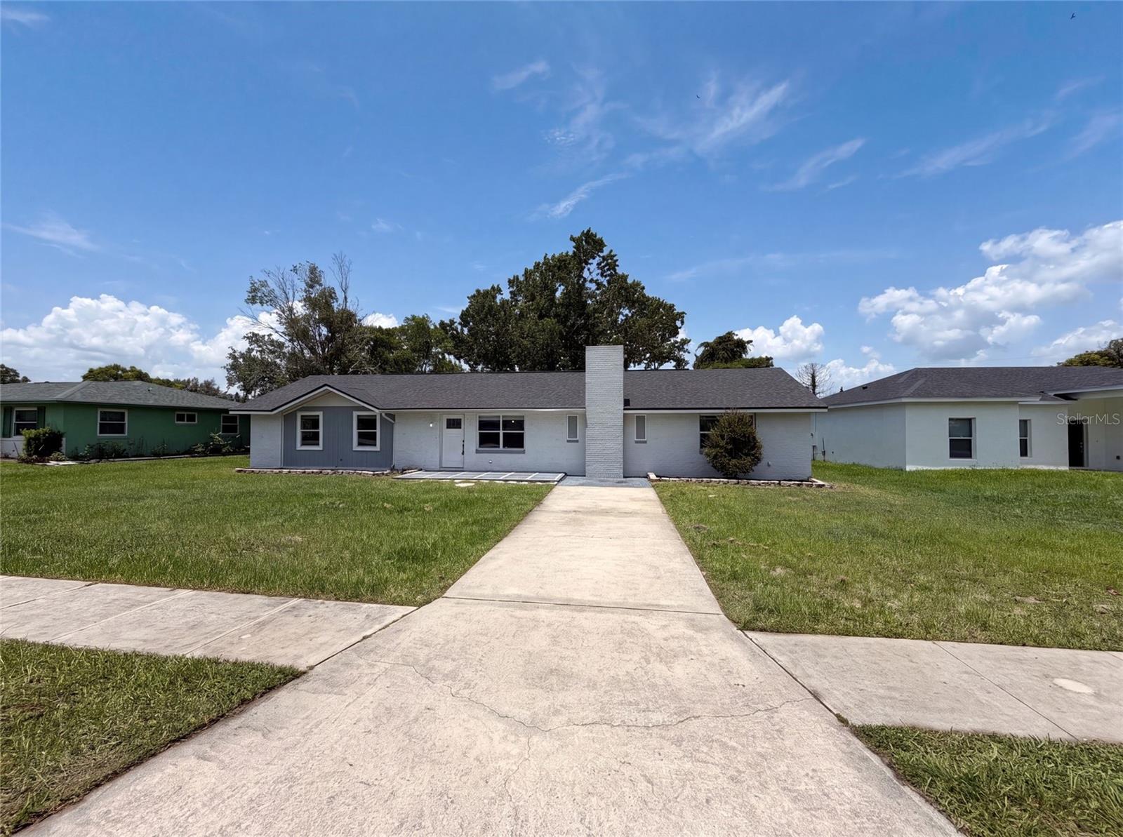 1044 E Lombardy Dr Property Photo 1