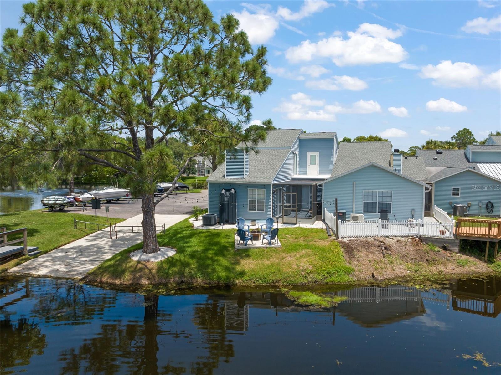 872 Bay Lake Ct Property Photo 2