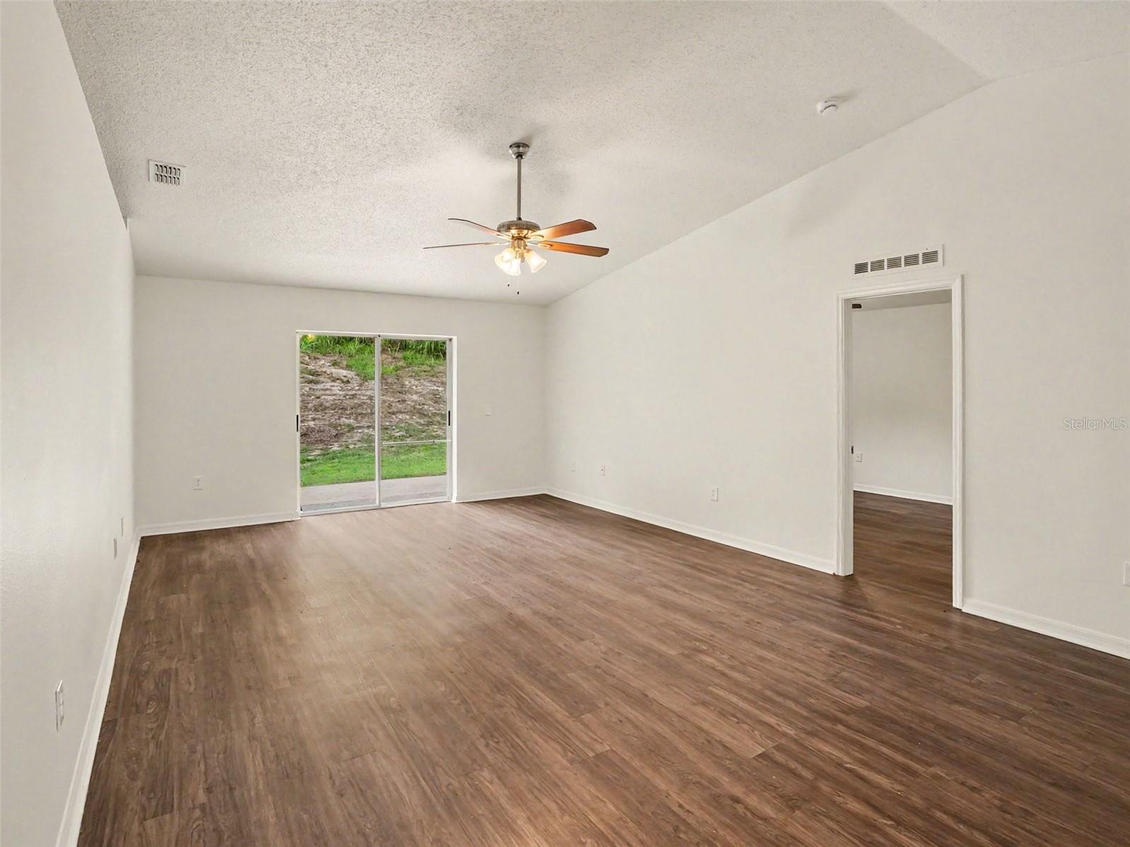909 Bristle Cone Ct Property Photo 2