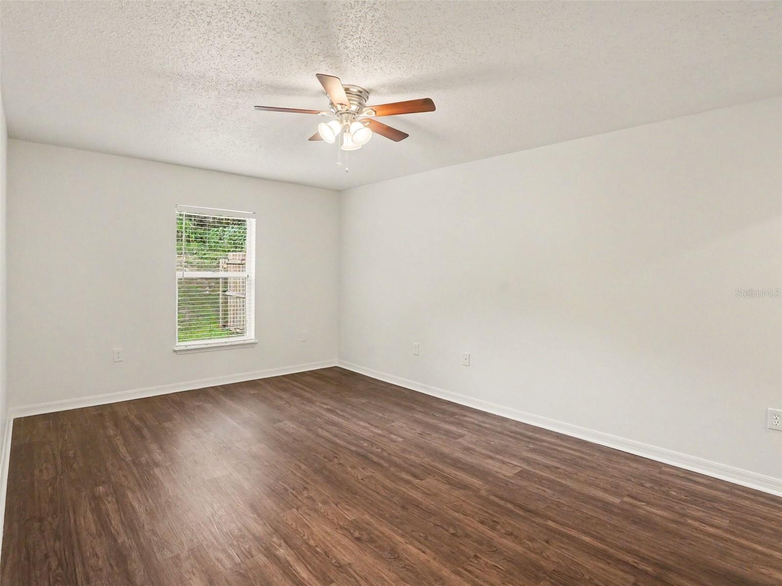 909 Bristle Cone Ct Property Photo 3