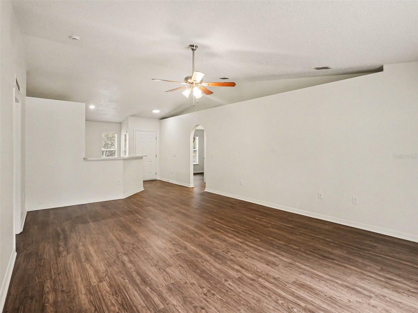 909 Bristle Cone Ct Property Photo 4