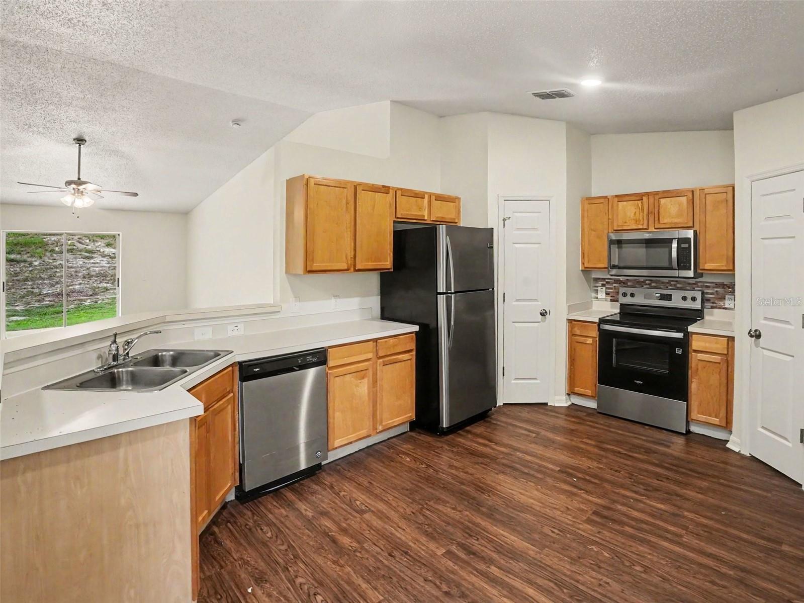 909 Bristle Cone Ct Property Photo 6