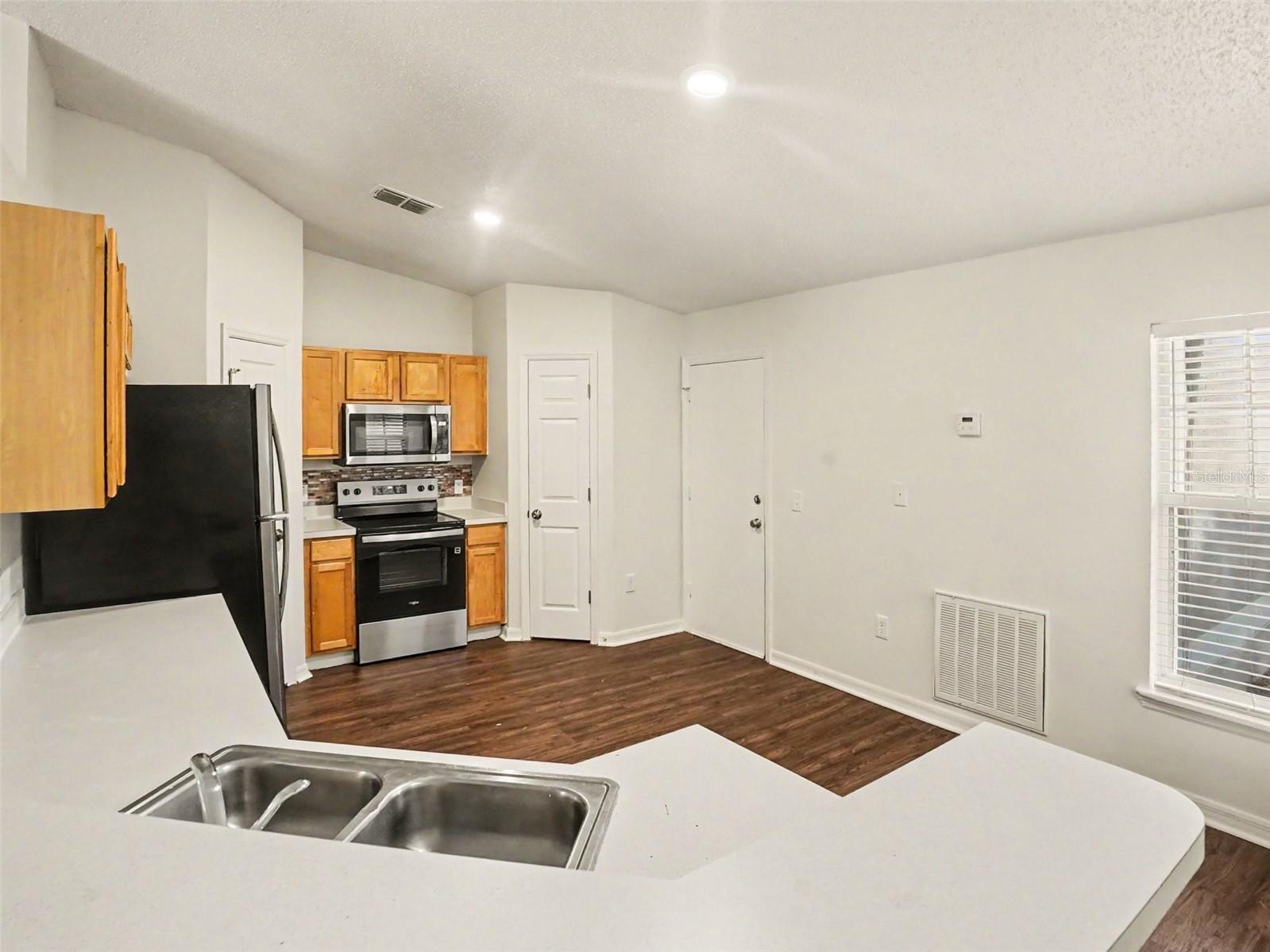 909 Bristle Cone Ct Property Photo 7