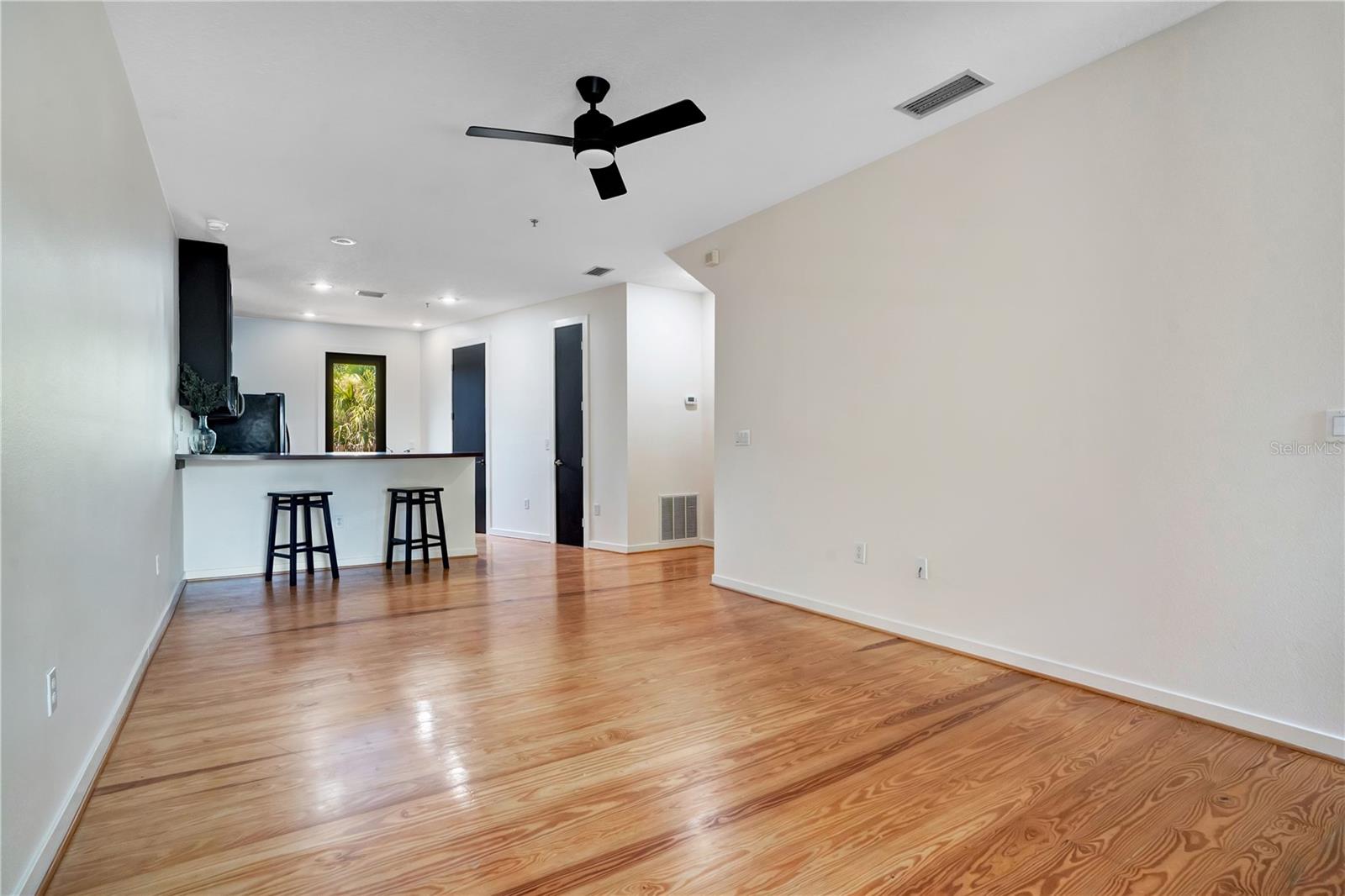 828 E Washington St Property Photo 23