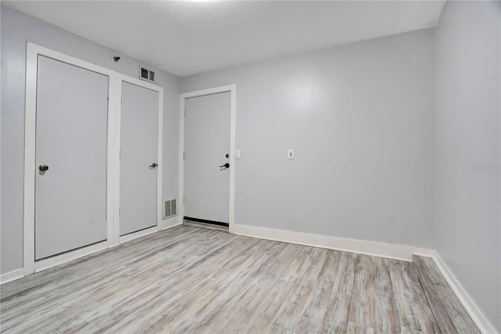 828 E Washington St Property Photo 38
