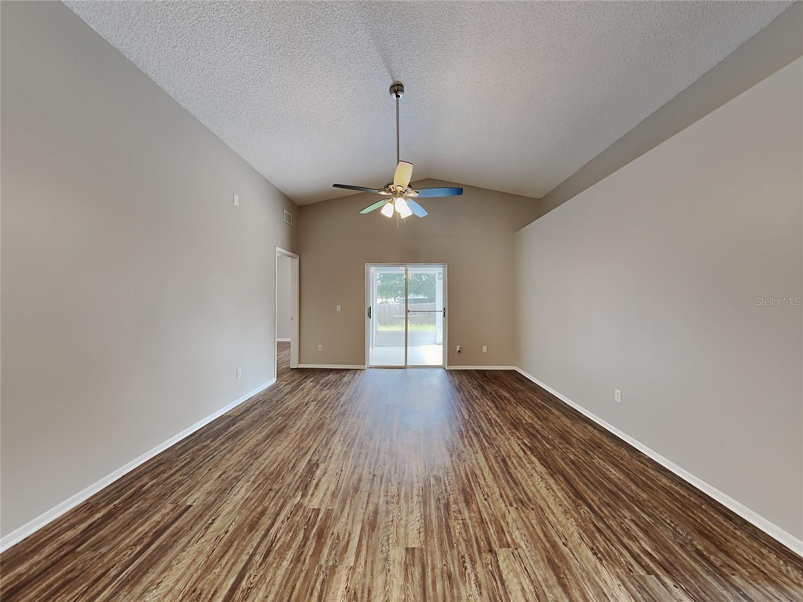 1408 Sugarberry Ln Property Photo 3