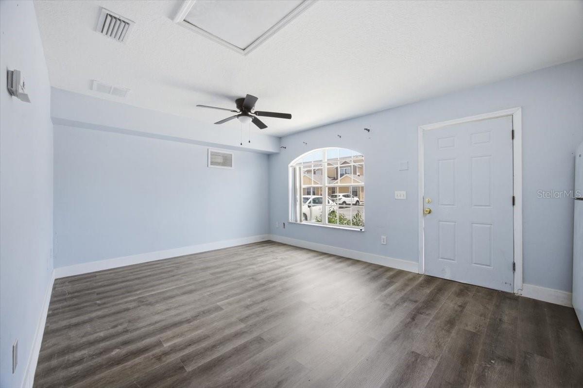 713 Washington Palm Loop #front Unit Property Photo 5