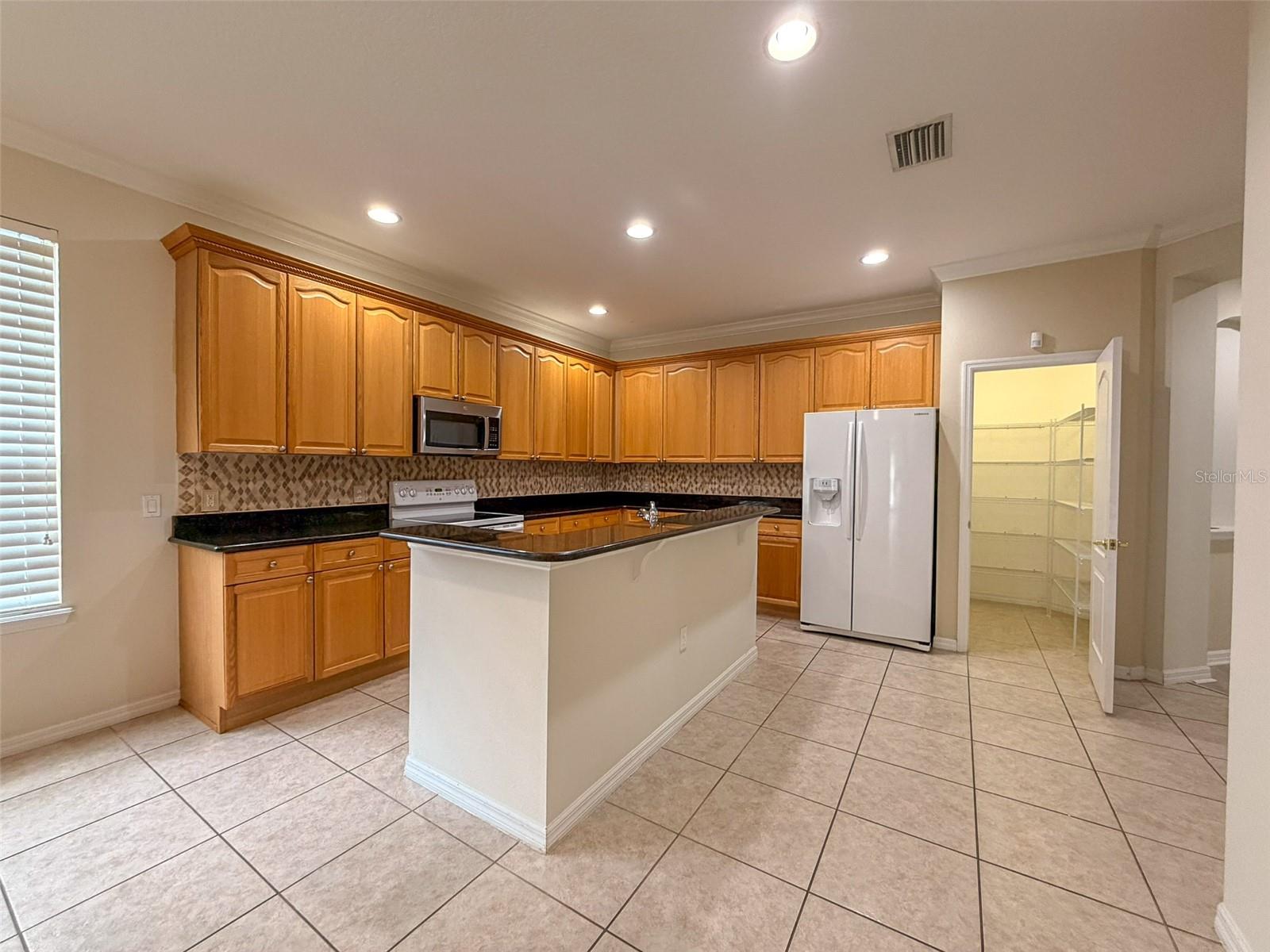 12947 Runswick Ave Property Photo 8