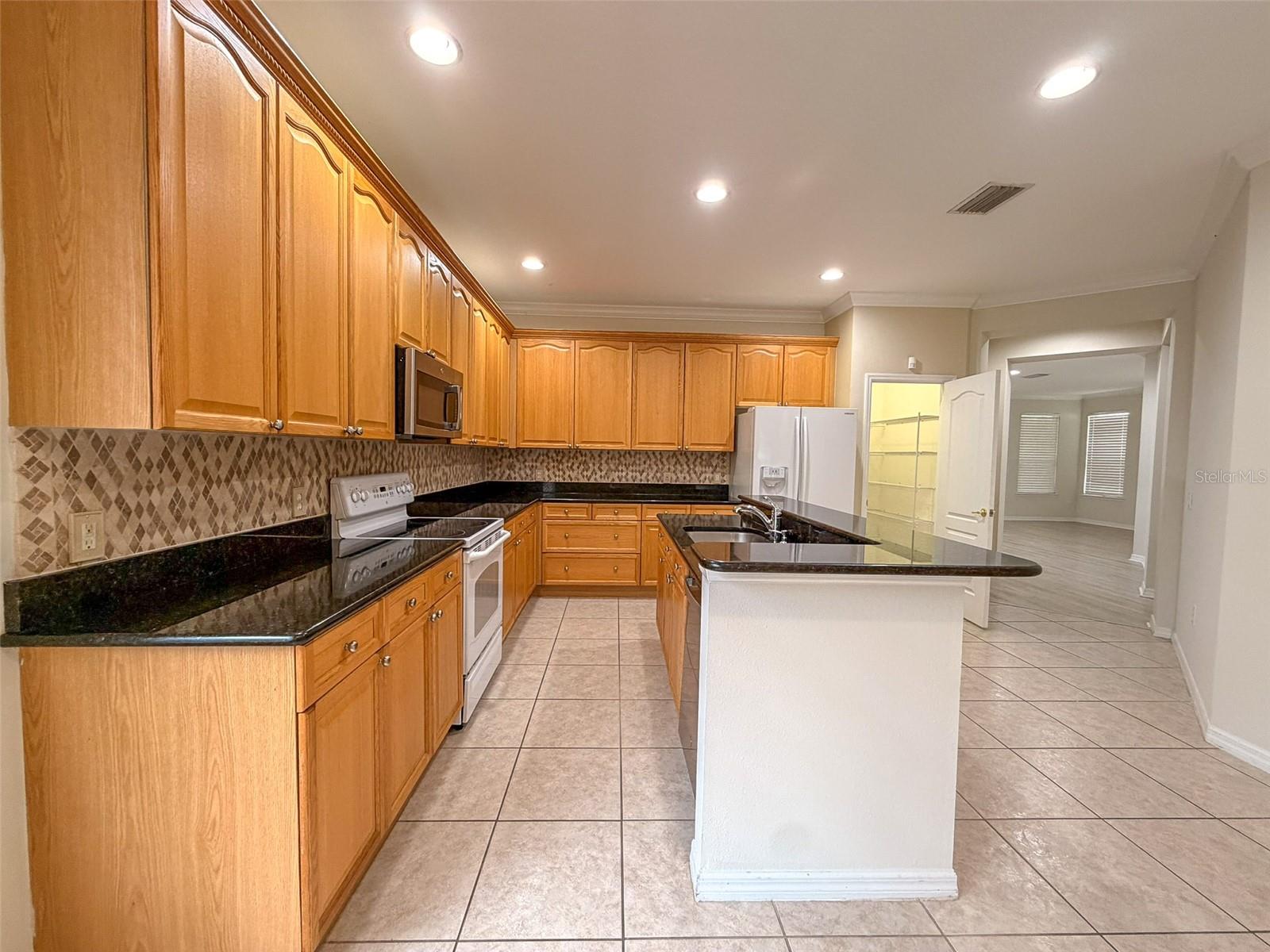 12947 Runswick Ave Property Photo 9