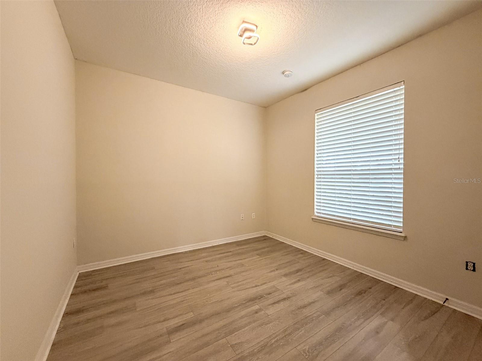 12947 Runswick Ave Property Photo 24