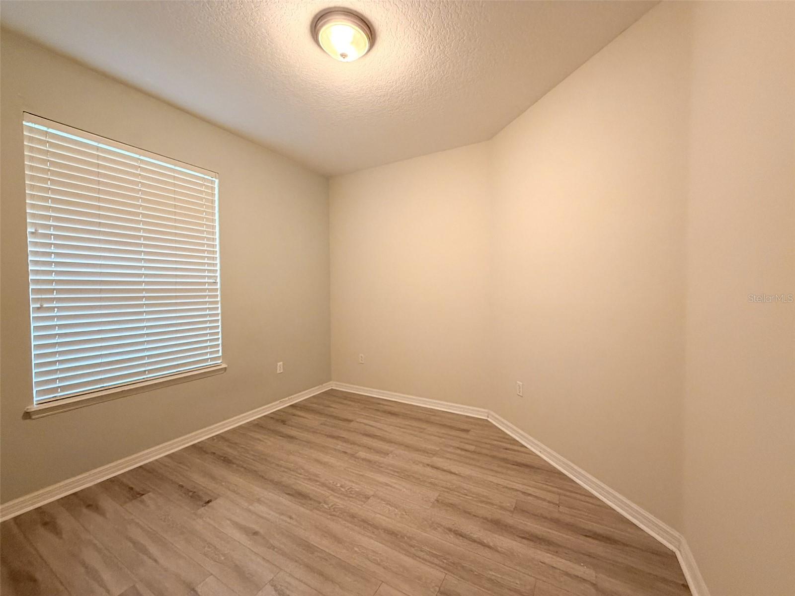 12947 Runswick Ave Property Photo 26