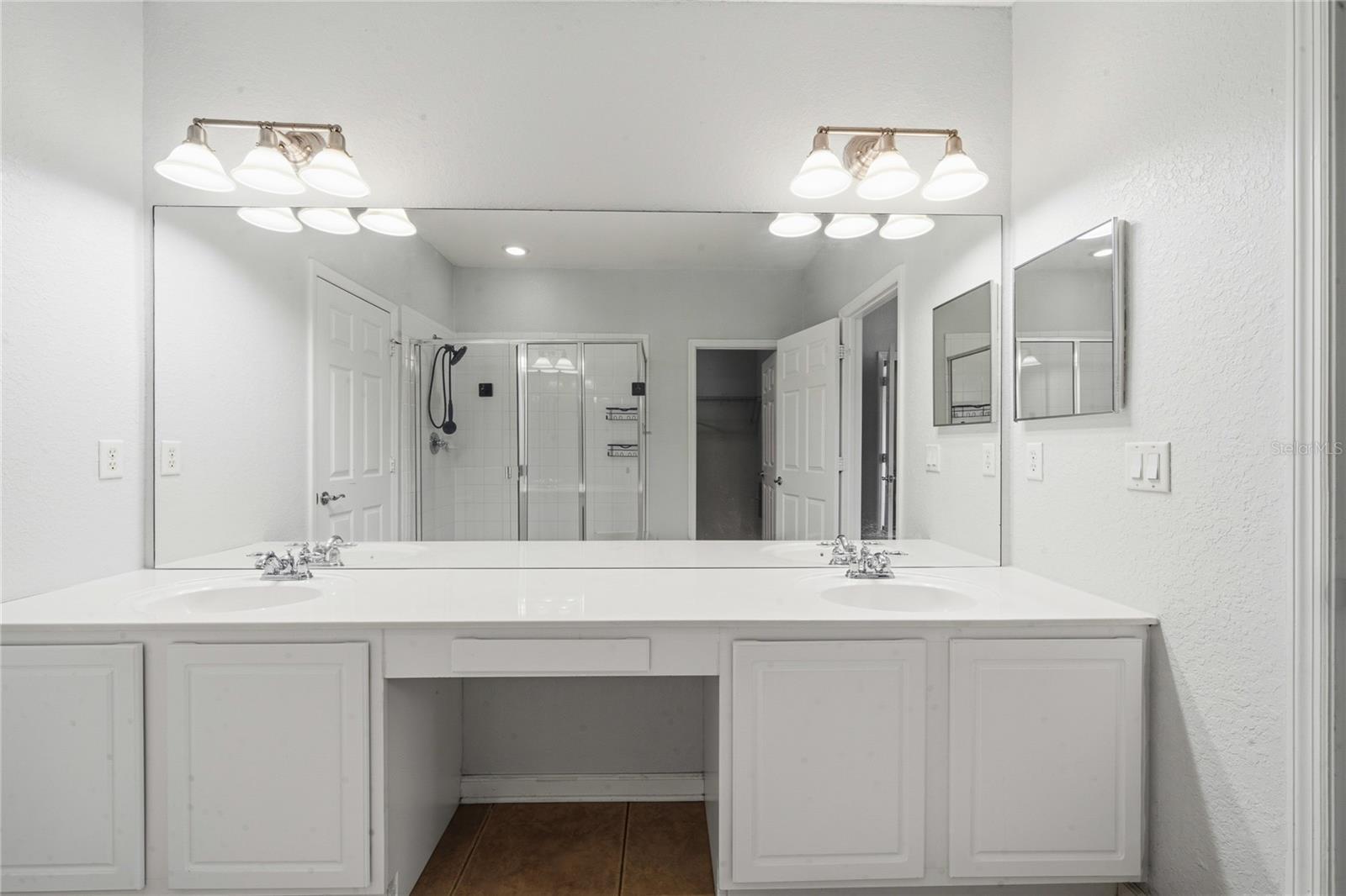 417 Hilgard Cv #. Property Photo 20