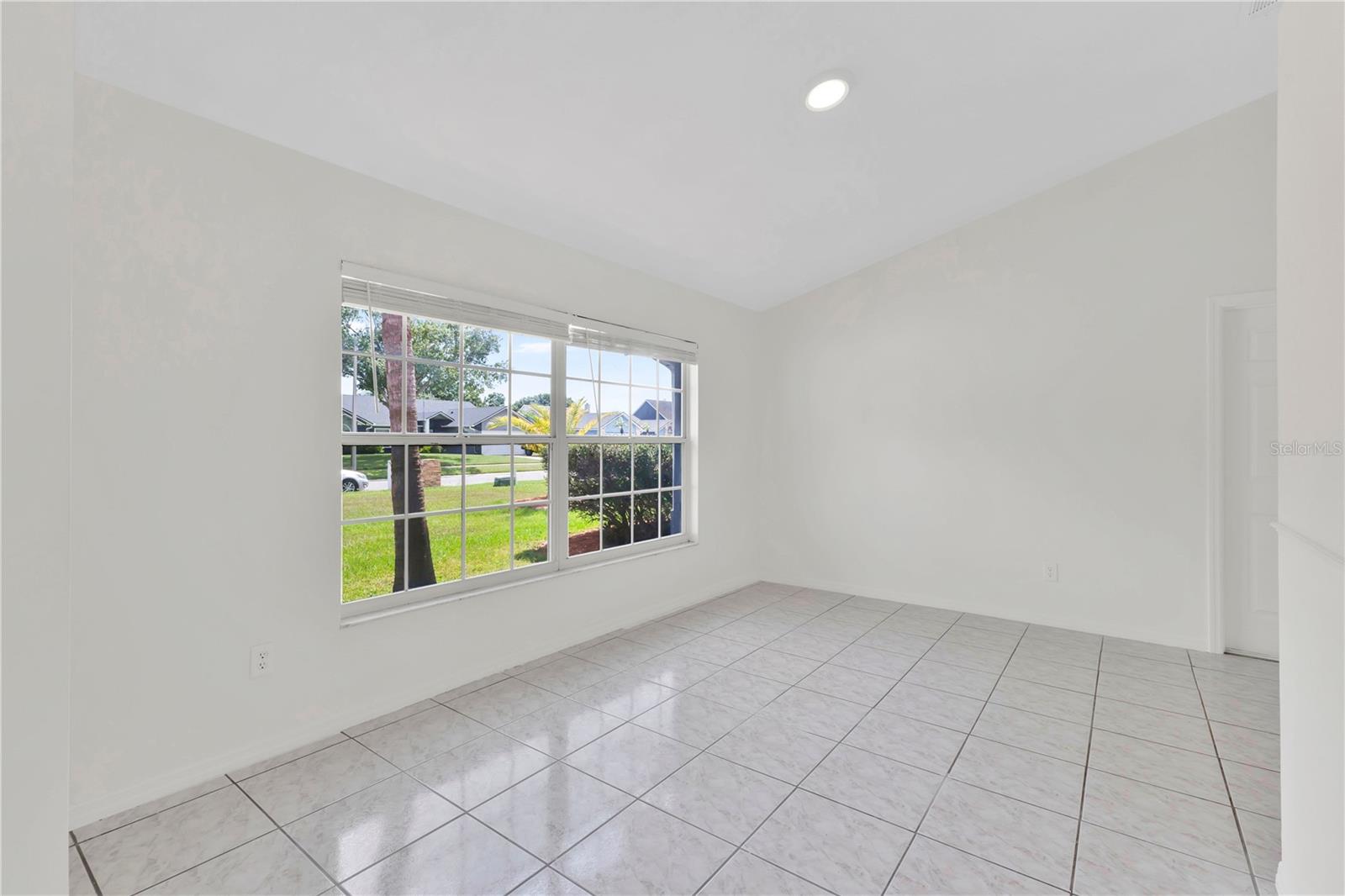 1097 Depot Ct Property Photo 6