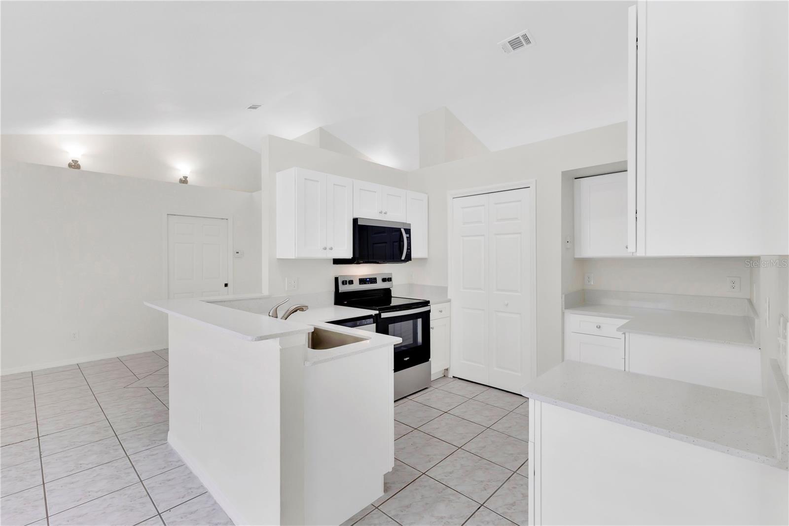1097 Depot Ct Property Photo 9
