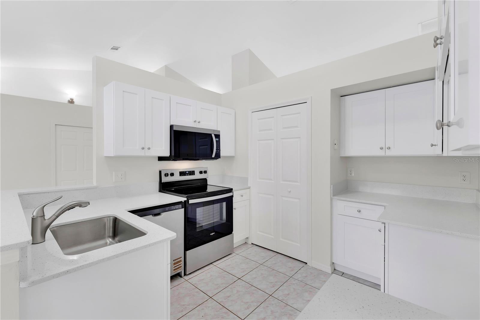 1097 Depot Ct Property Photo 10