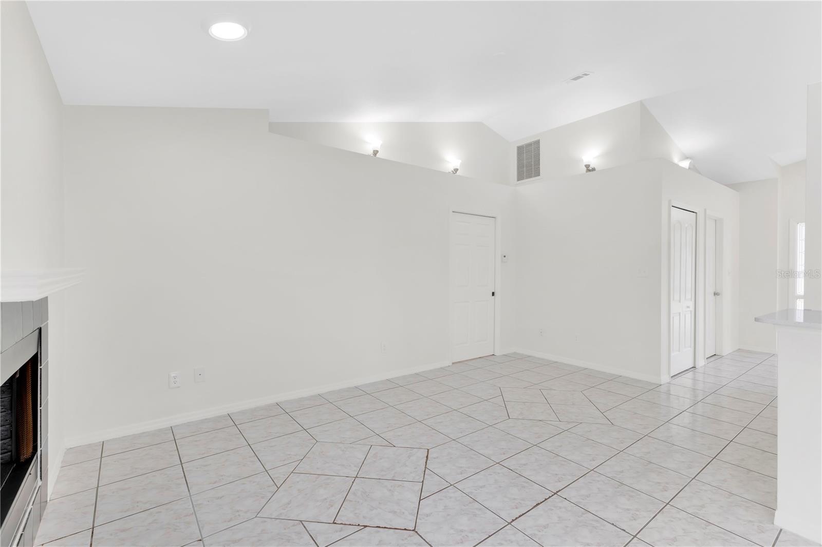 1097 Depot Ct Property Photo 15