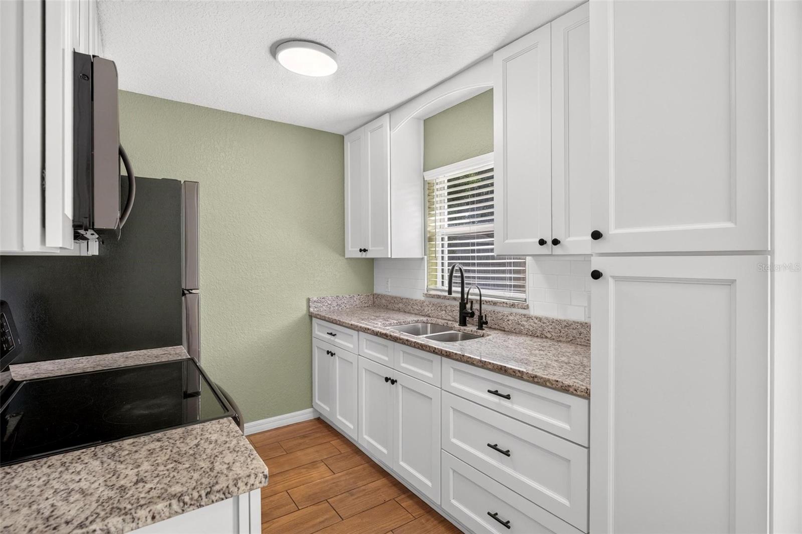 1125 N Tremain St Property Photo 7