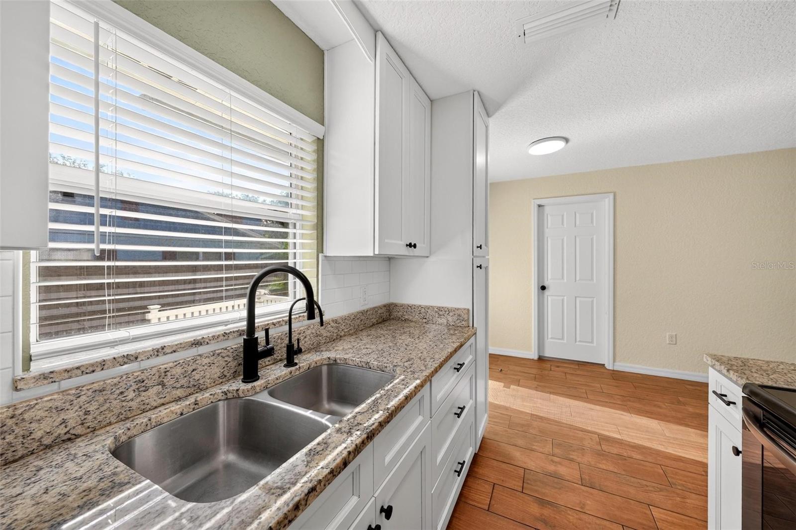 1125 N Tremain St Property Photo 9