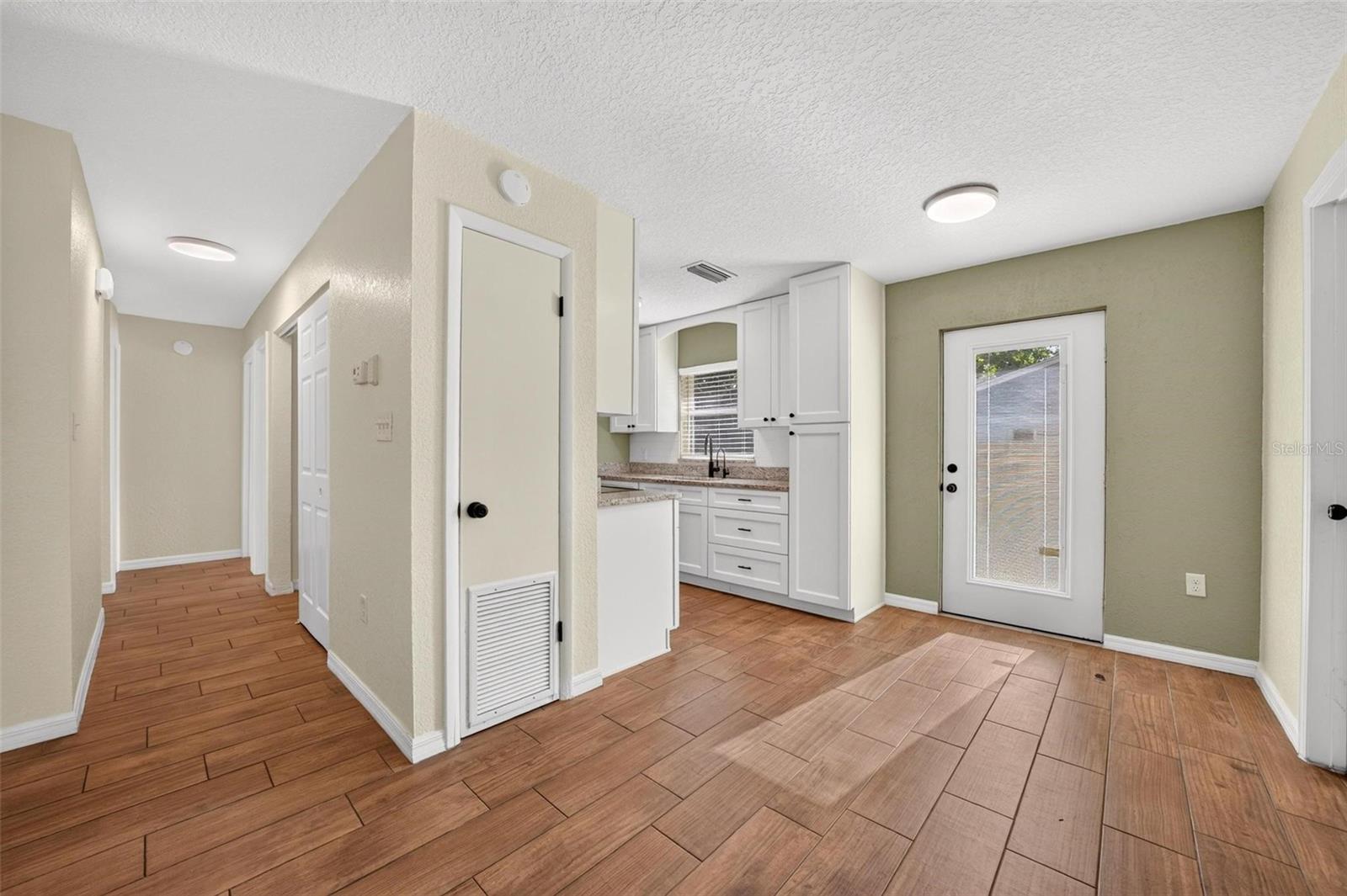 1125 N Tremain St Property Photo 24