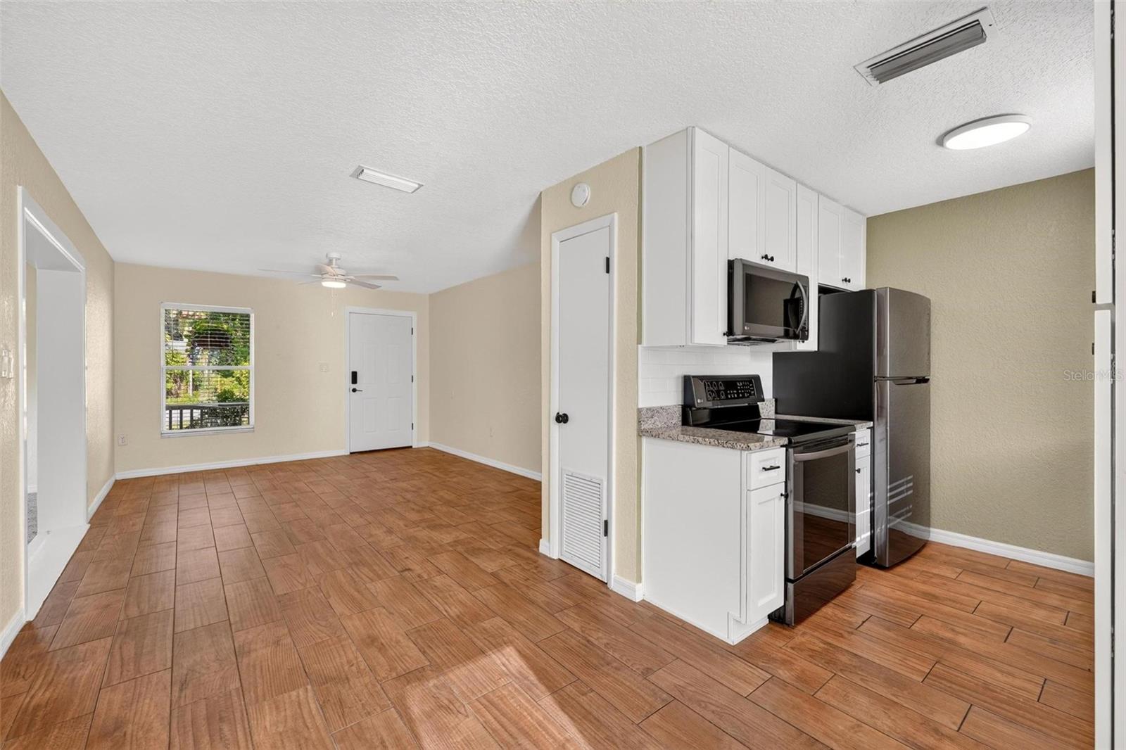 1125 N Tremain St Property Photo 25