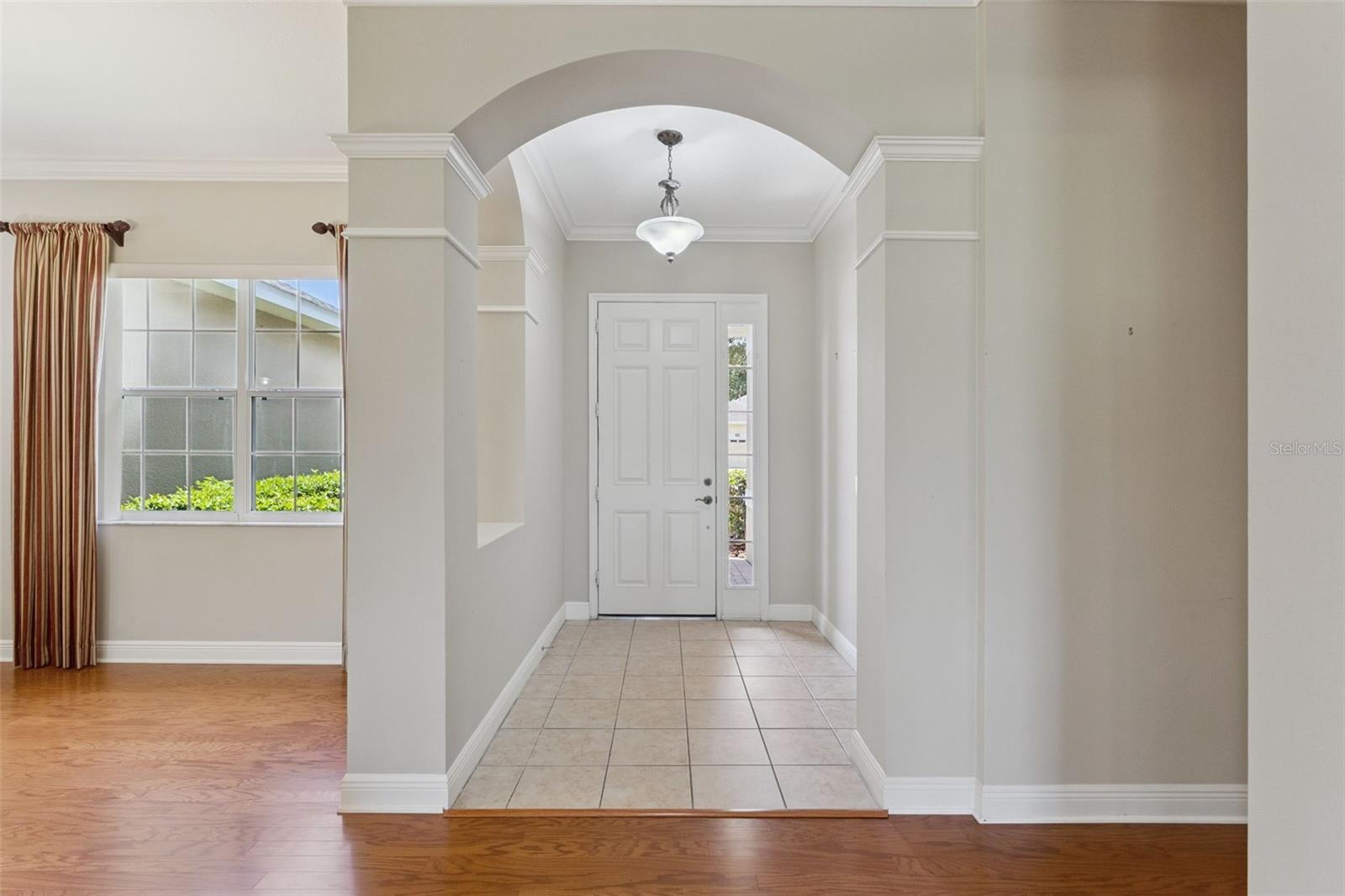 1028 Everest St Property Photo 4