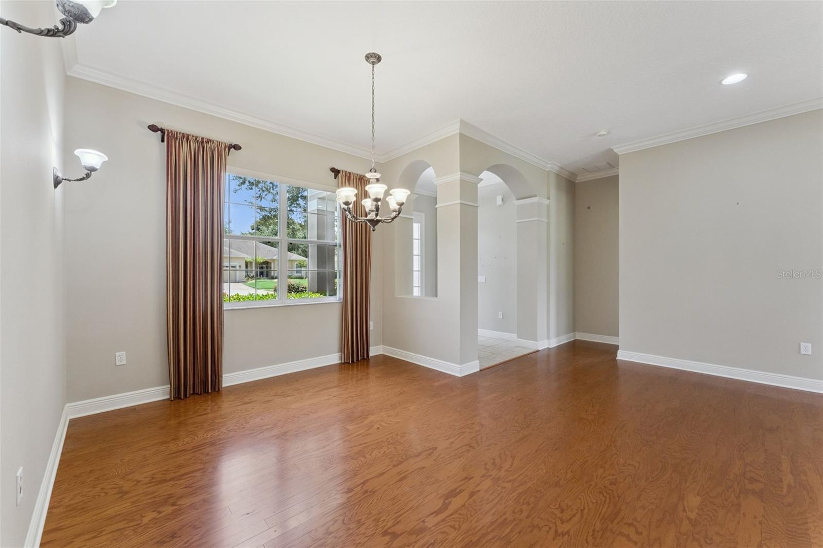 1028 Everest St Property Photo 5