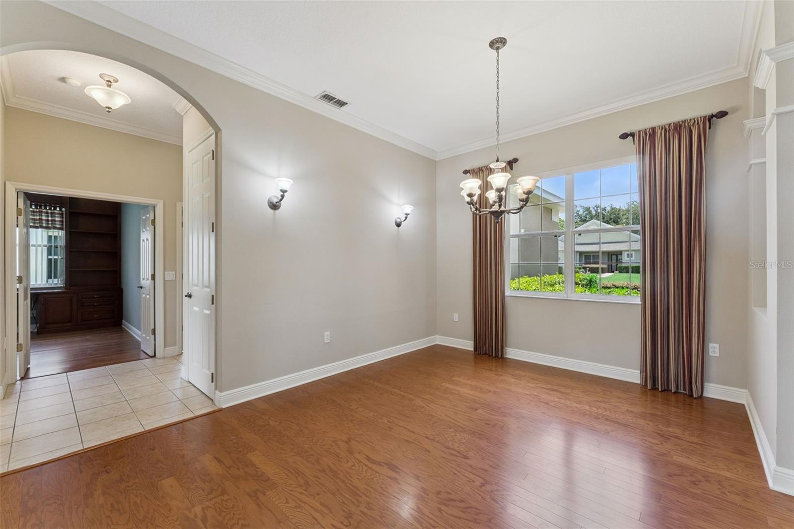 1028 Everest St Property Photo 6