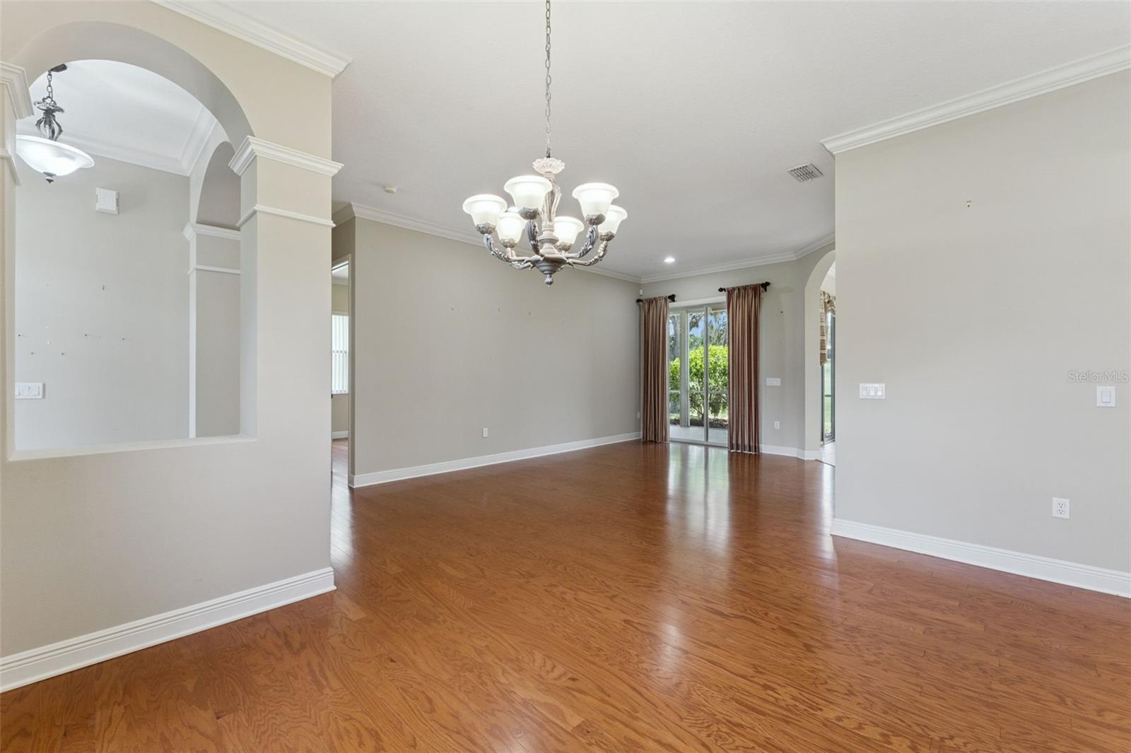 1028 Everest St Property Photo 7