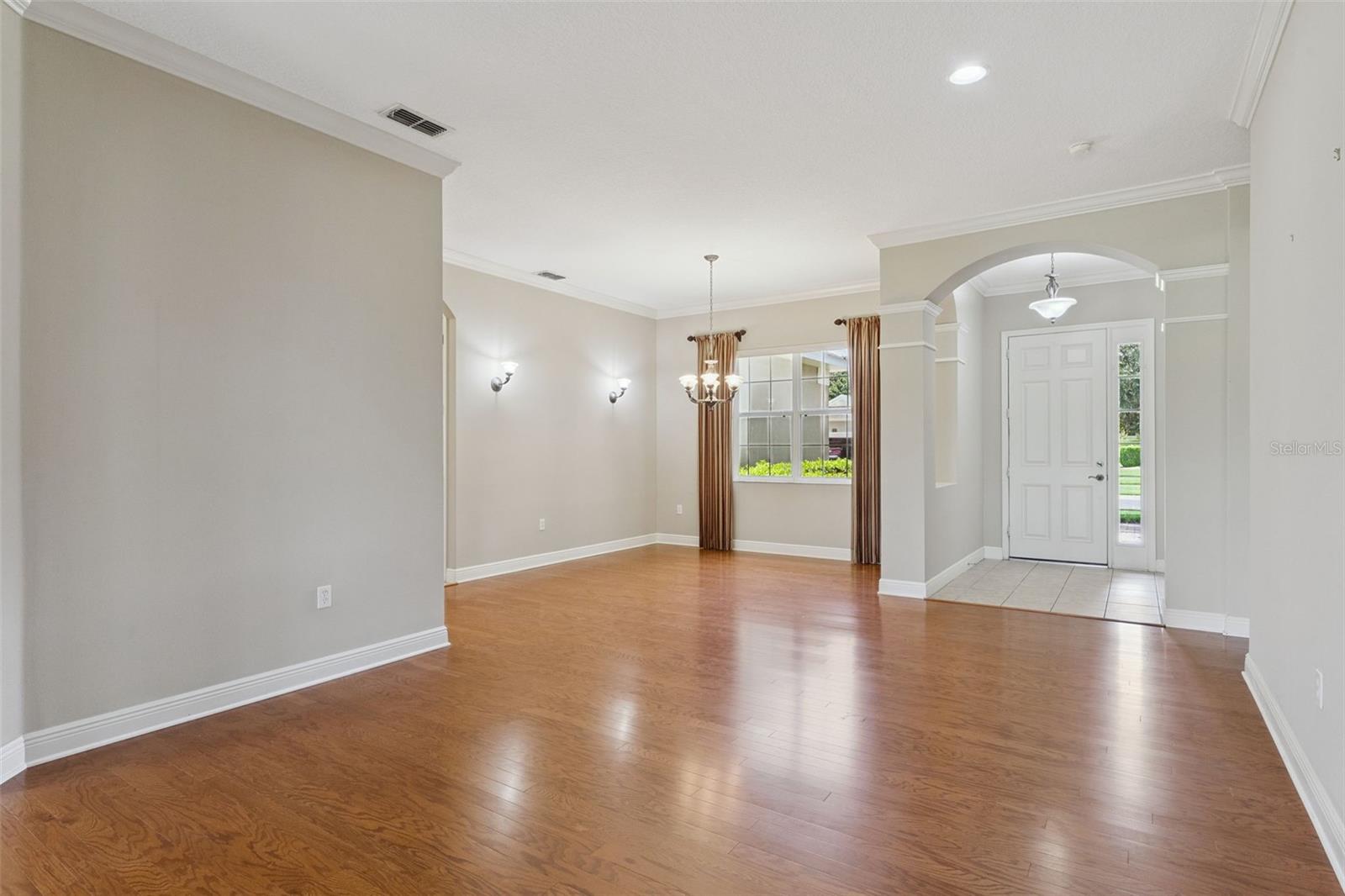 1028 Everest St Property Photo 8