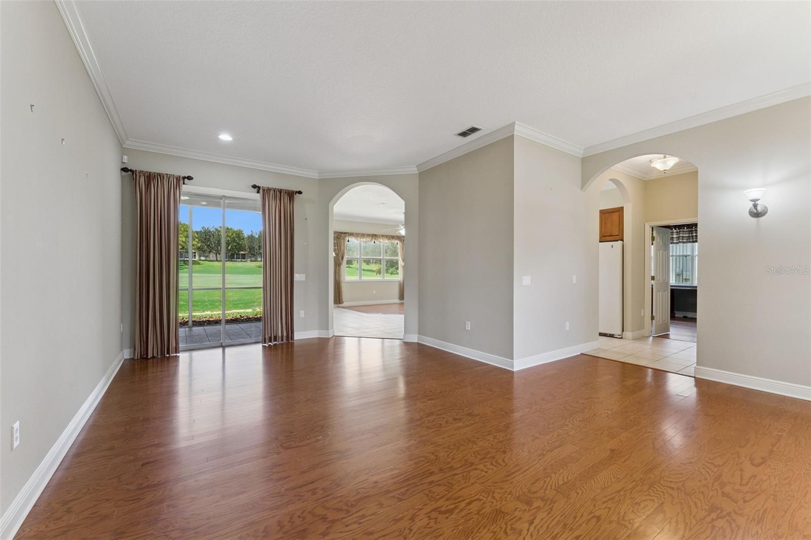 1028 Everest St Property Photo 9