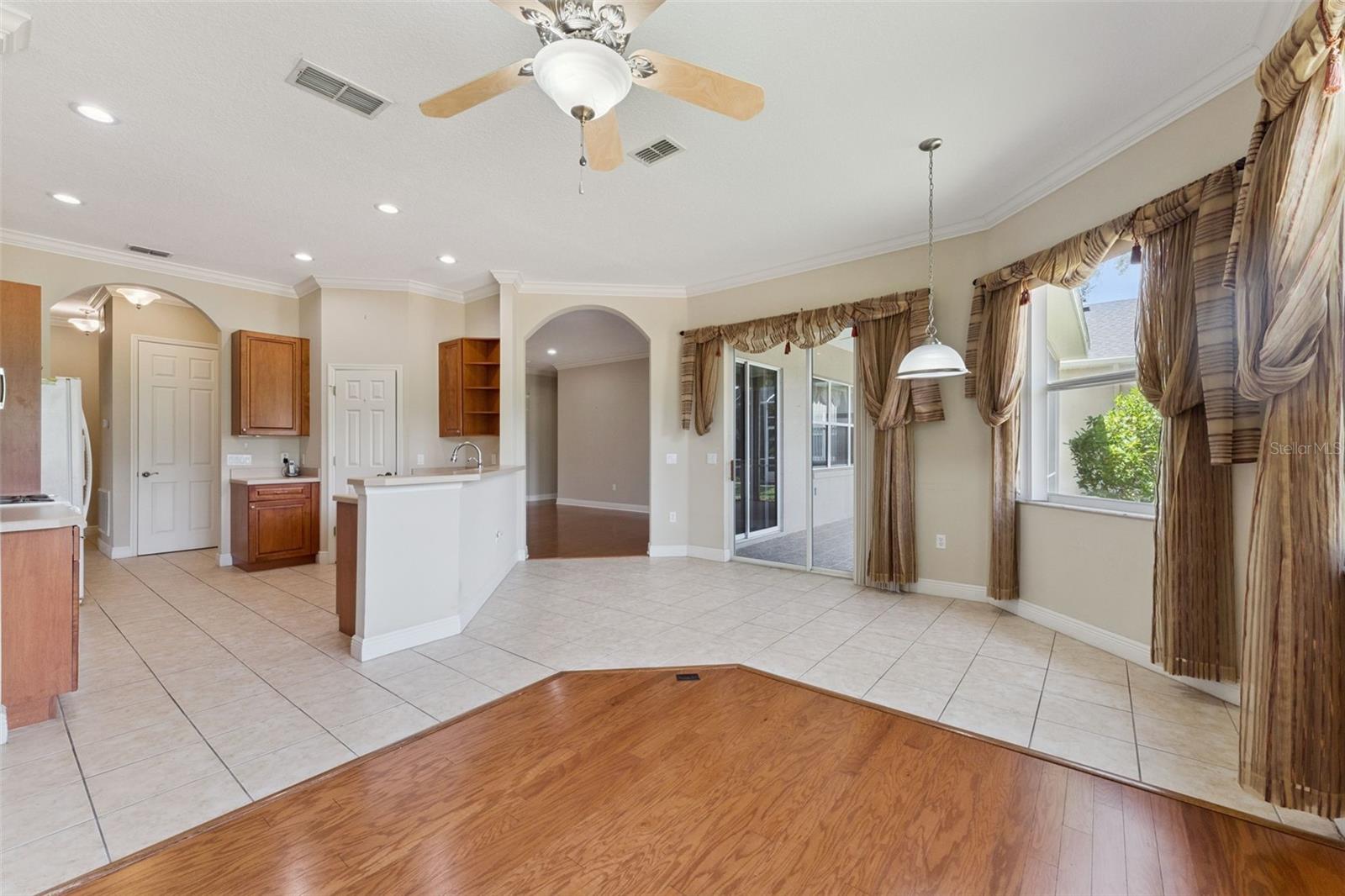 1028 Everest St Property Photo 13