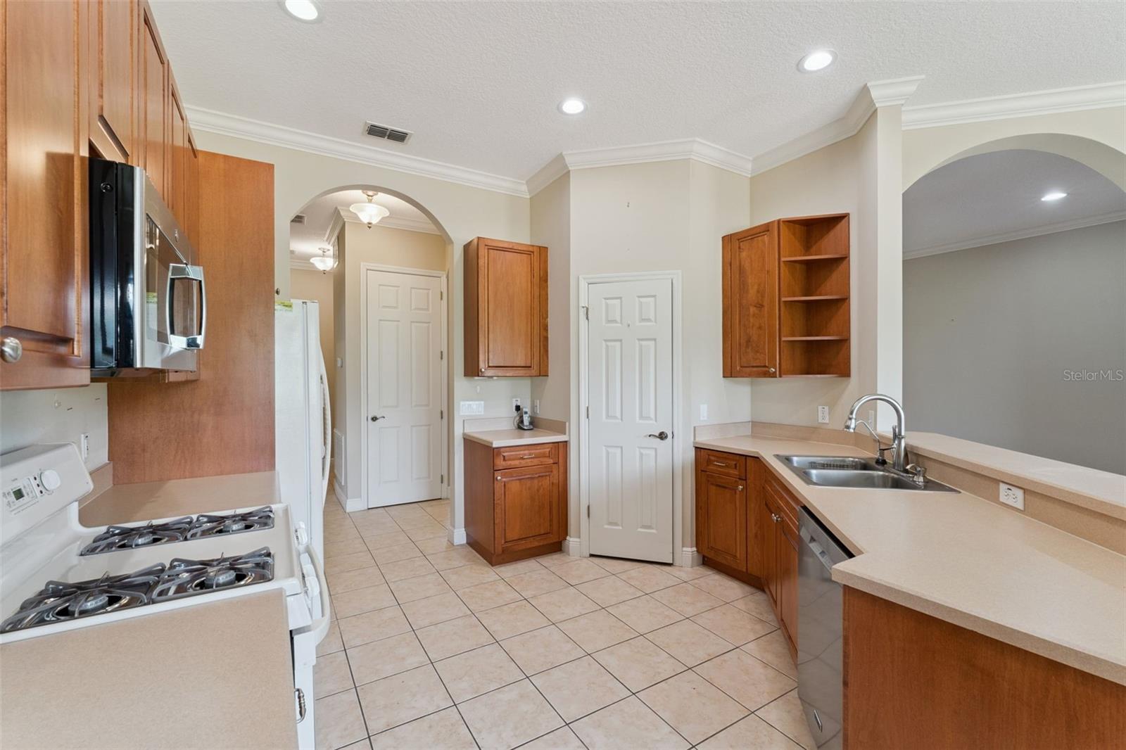 1028 Everest St Property Photo 16