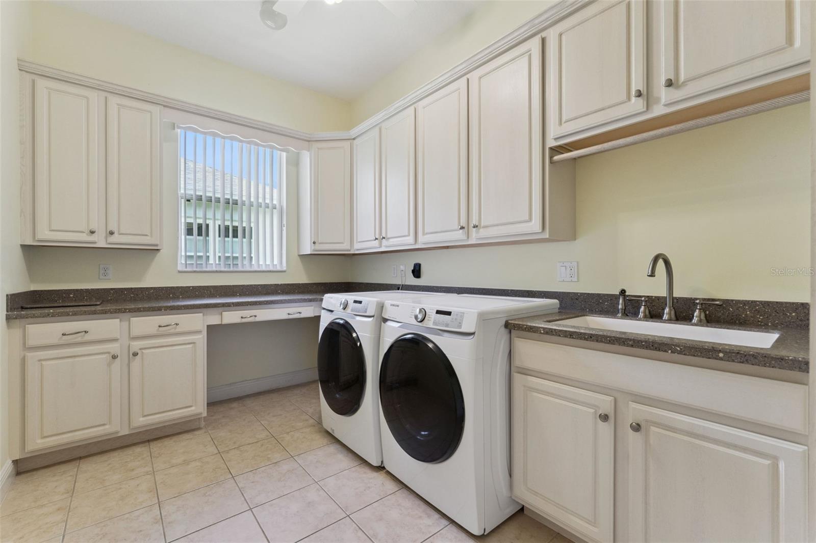 1028 Everest St Property Photo 31