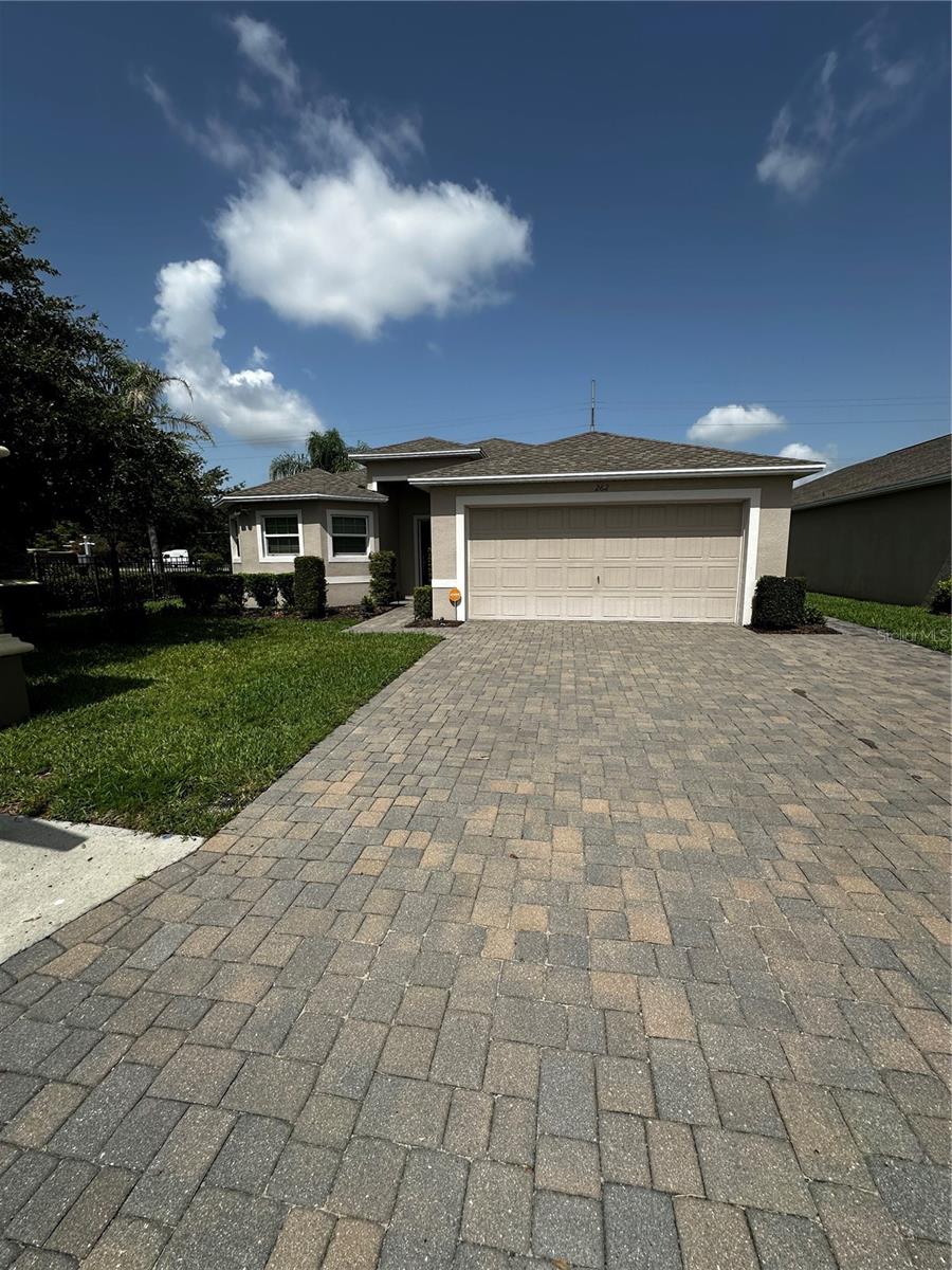262 LAKE MARIANA PL Property Photo 1