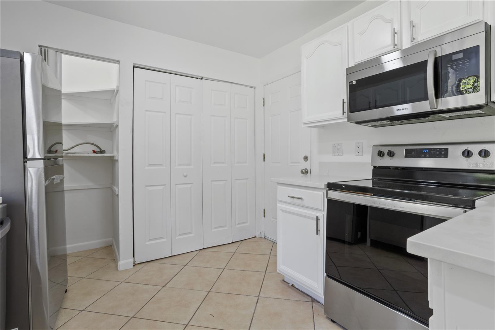 1921 Bonneville Dr Property Photo 5