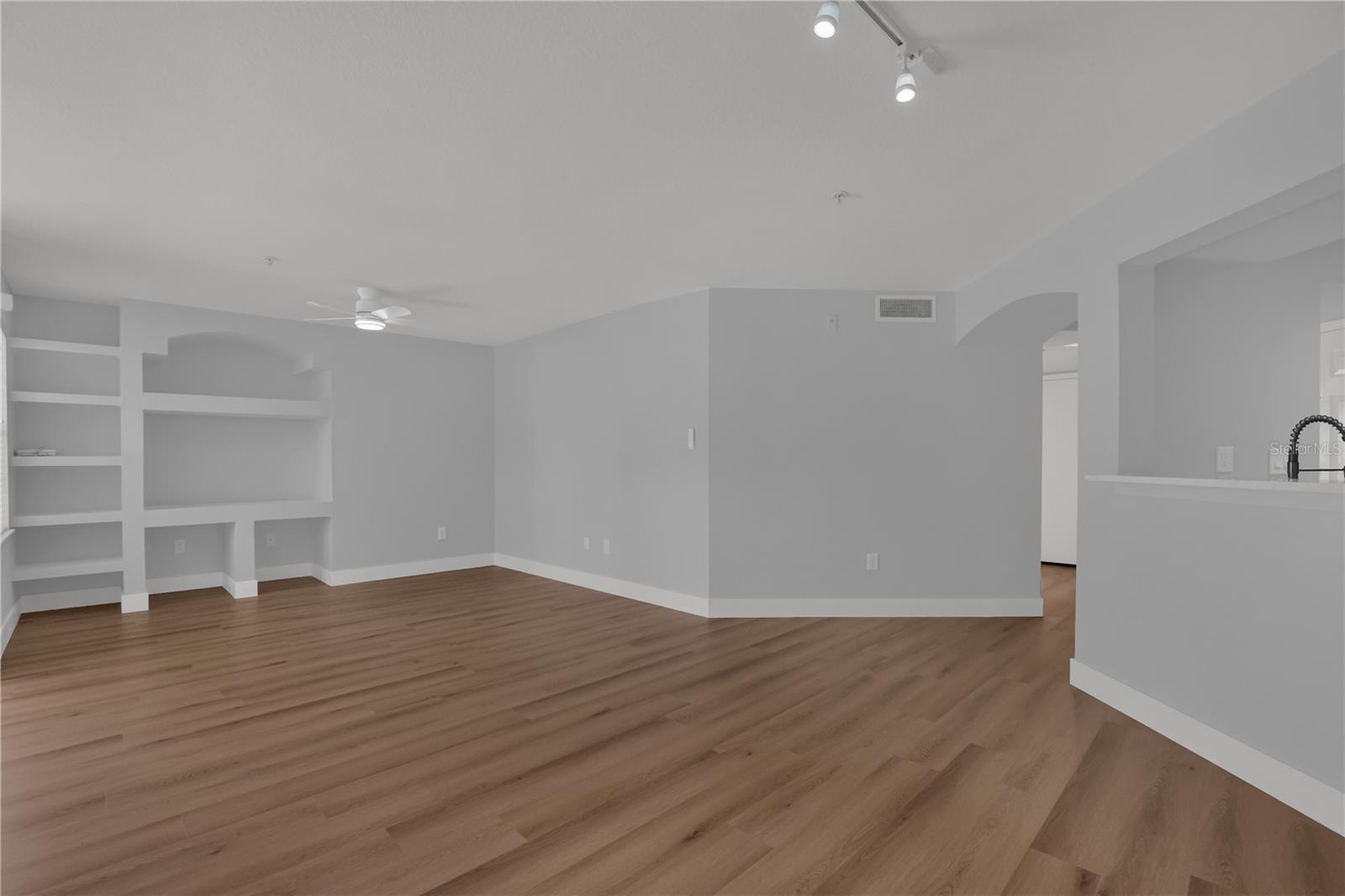 7300 Westpointe Blvd #717 Property Photo 6
