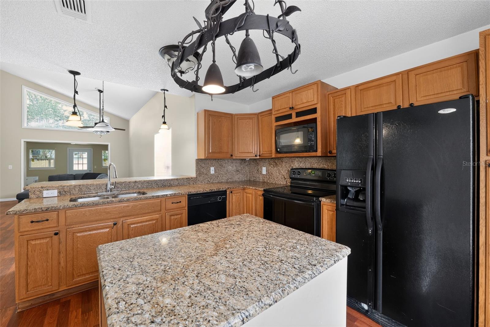 1243 Pin Oak Dr Property Photo 4