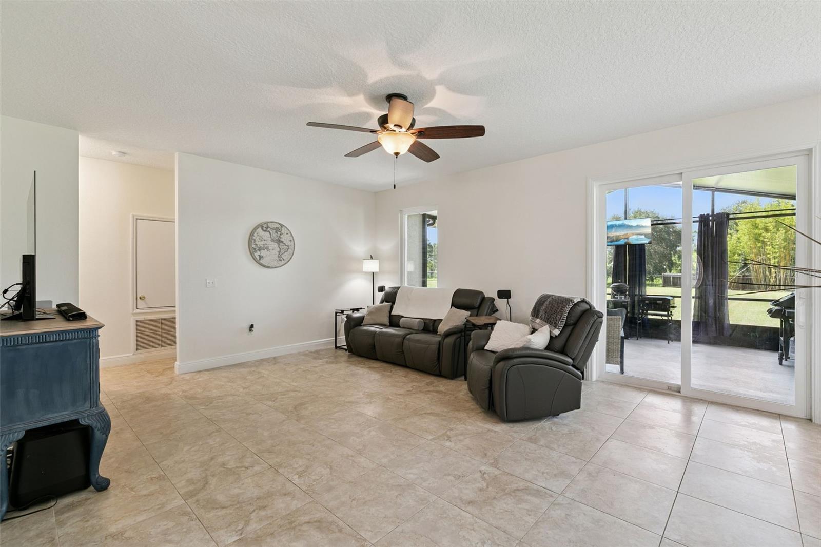 19204 Paddock St Property Photo 17