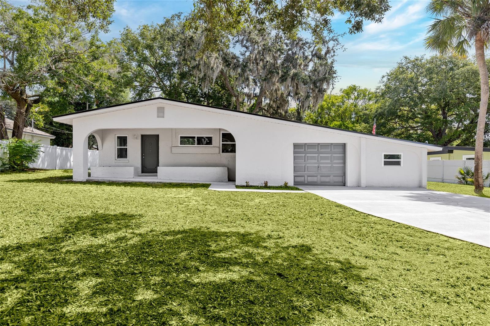 1375 LAKE DR