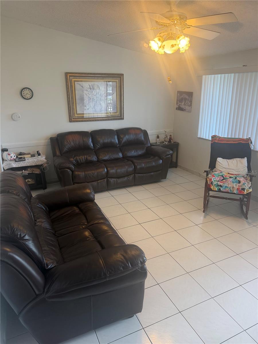 1304 Donwoods Ln Property Photo 4