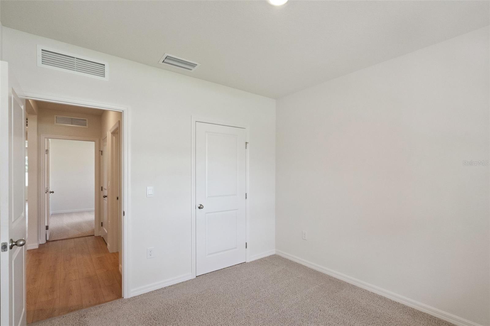 2509 Dorset Ct Property Photo 4