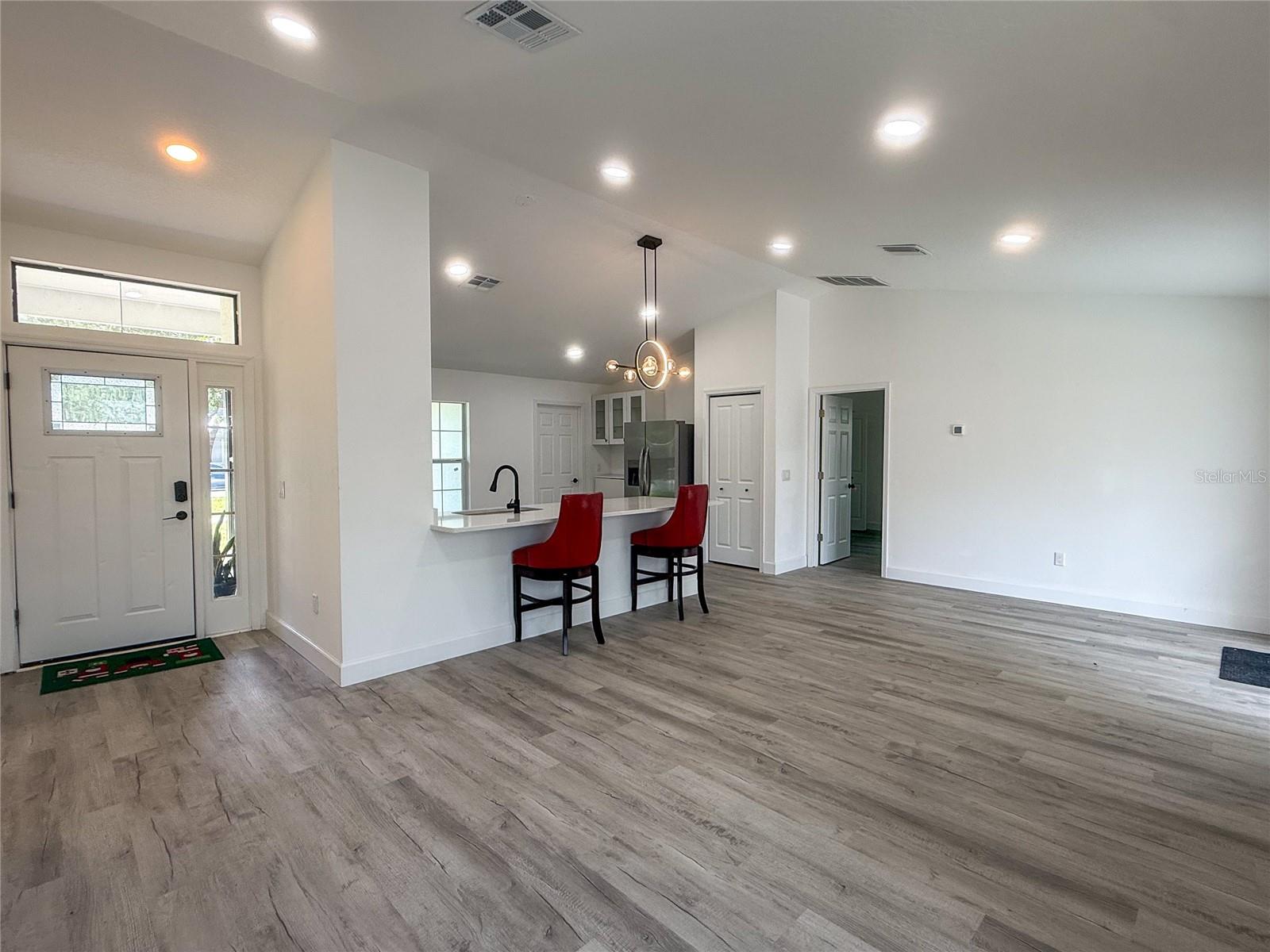 1367 Hensley Dr Property Photo 4
