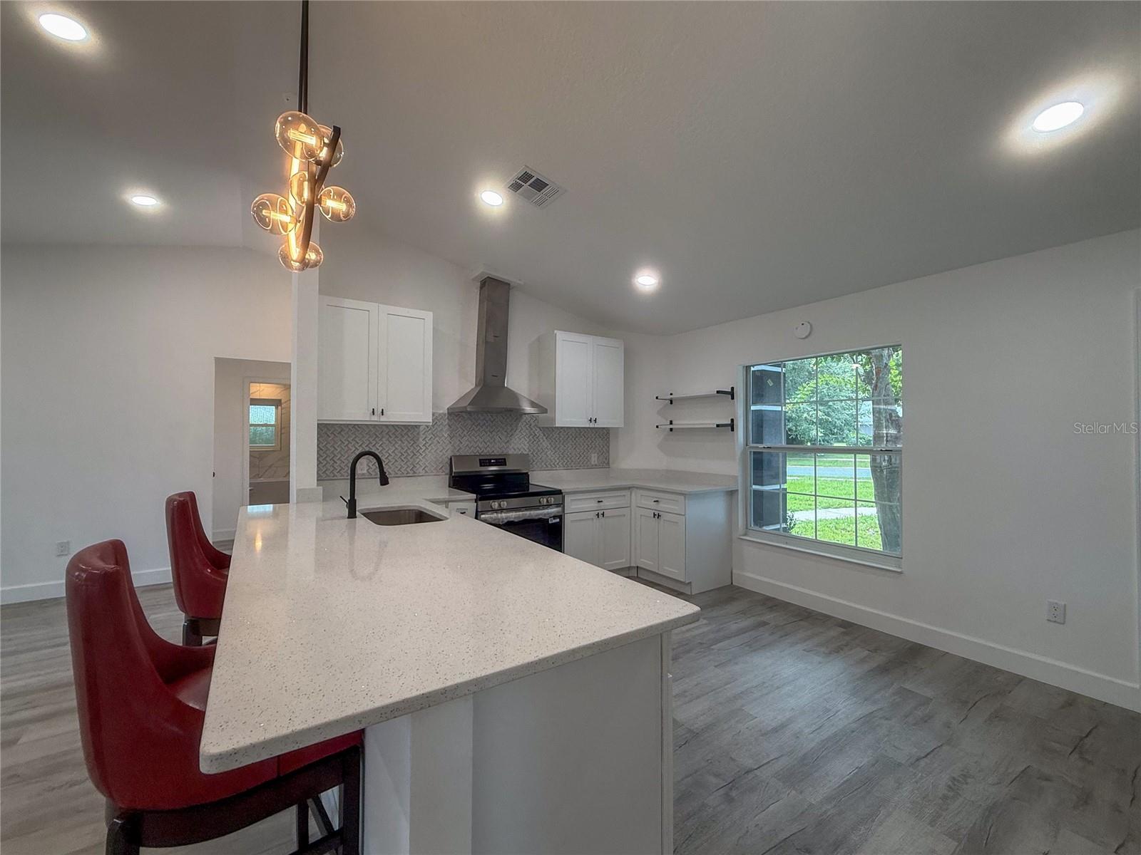 1367 Hensley Dr Property Photo 8