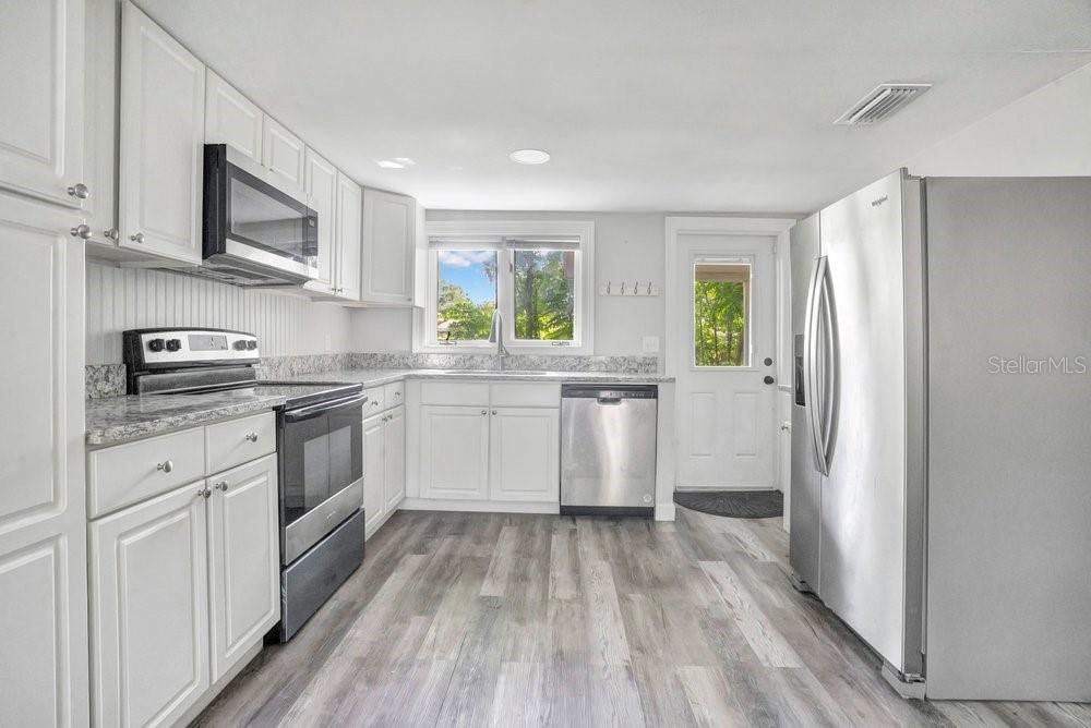 2012 E Harding St Property Photo 4
