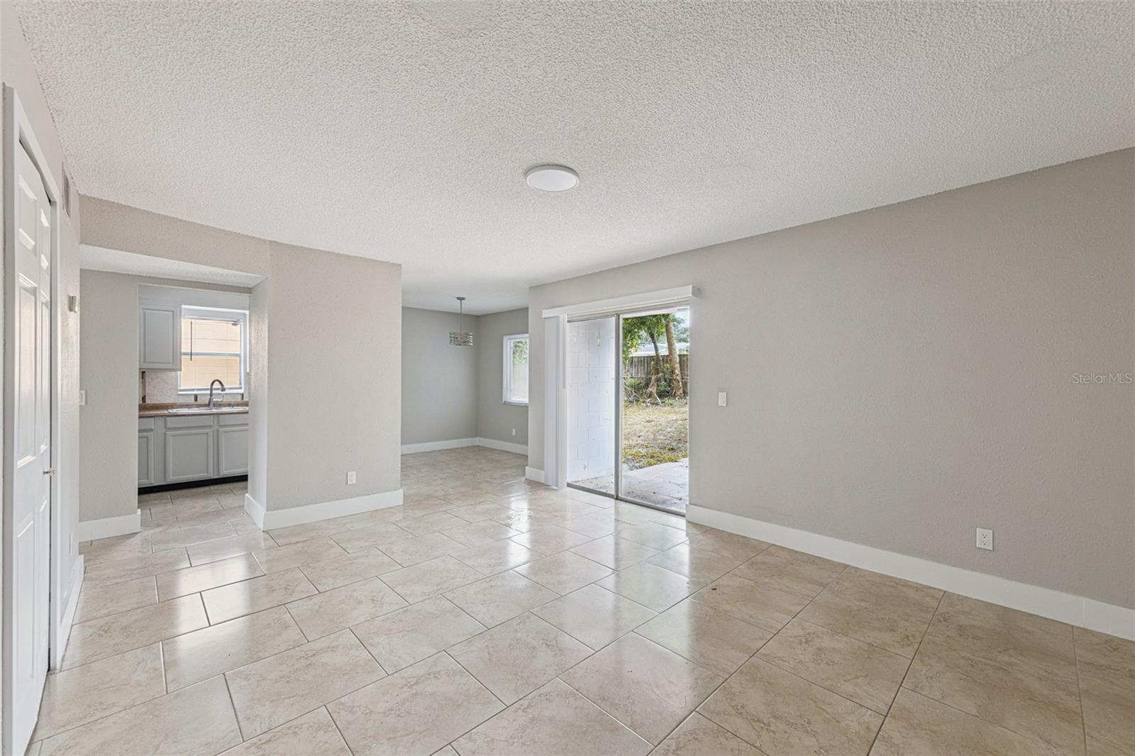 46 N Fairfax Ave Property Photo 2