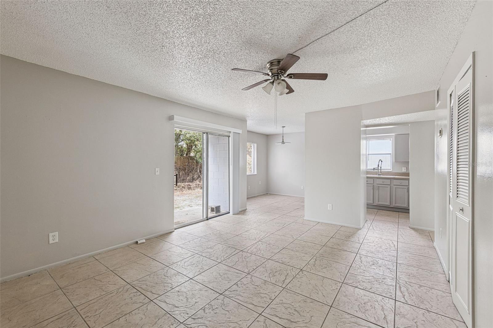 46 N Fairfax Ave Property Photo 3